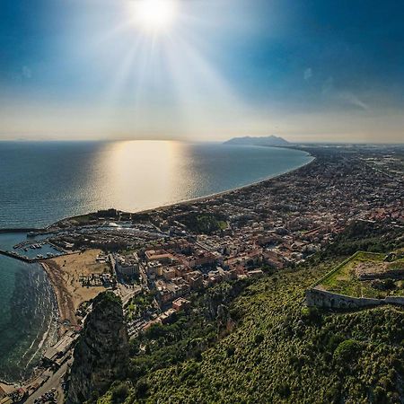 Casa Vitelli - Centro Storico A Due Passi Da Tutto Daire Terracina Dış mekan fotoğraf