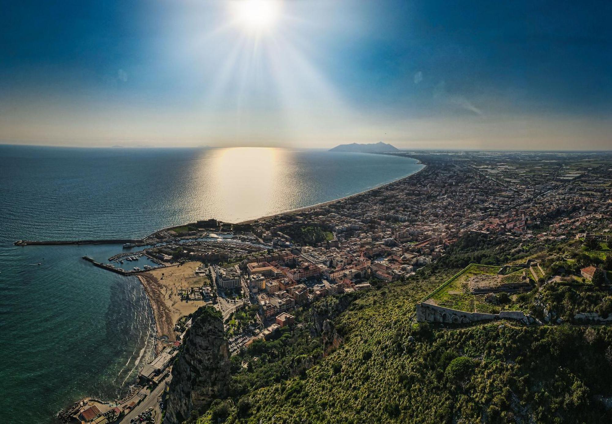 Casa Vitelli - Centro Storico A Due Passi Da Tutto Daire Terracina Dış mekan fotoğraf